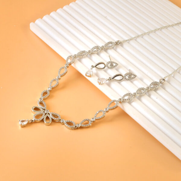 GLORIOUS GIRL American Diamond/Pendant Set (pendant, earrings,chain)